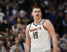 【168NBA】NBA ：掘金队124比114战胜湖人队，球员表现一览，约基奇35分