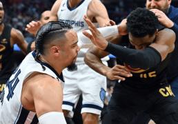 【168NBA】哈登联手字母哥，2笔史诗级交易出炉，雄鹿做嫁衣，火箭坐收渔利