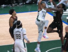 168NBA-雄鹿又输了！空砍54分12篮板！这场比赛让字母哥绝望