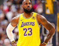 168NBA-19+3+4+3背靠背詹姆斯累了 三节划水末节发力 关键3分带领湖人赢球