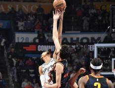 168NBA-36分惨案！马刺遭遇6连败，西部黑马崛起，文班亚马15投4中