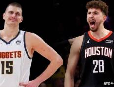 约基奇38+19掘金再负火箭::NBA大爆冷！火箭掀翻掘金，申京砍21+14戏耍约基奇，格林暴力扣篮