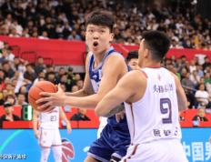 NBA:华丽劈扣+钉板大帽！小约基奇秀懵前NBA中锋 连续两双起点超姚明