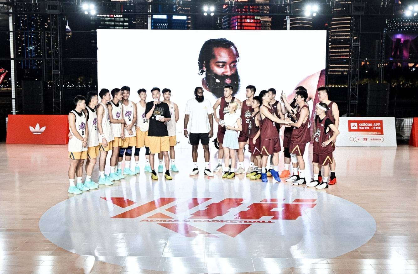 NBA球员:美女环绕！豪华派对！NBA球员哈登的中国行，充满快乐氛围