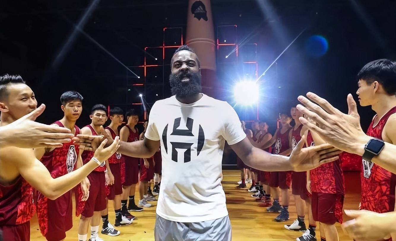 NBA球员:美女环绕！豪华派对！NBA球员哈登的中国行，充满快乐氛围