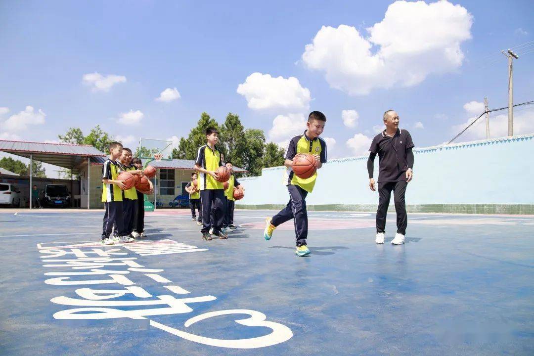 NBA:NBA传奇球星罗伯特·霍里来简阳啦！