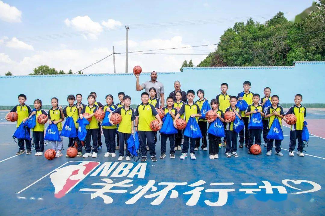 NBA:NBA传奇球星罗伯特·霍里来简阳啦！