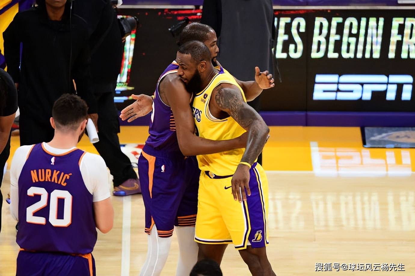 NBA爆冷门，湖人100-95险胜太阳，詹姆斯和杜兰特针锋相对！