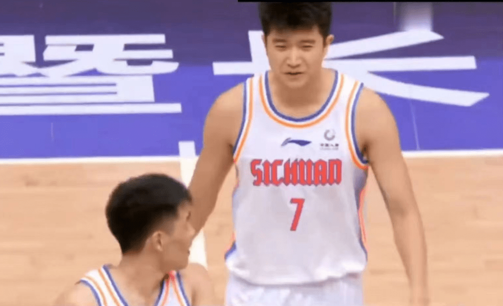 168NBA-江苏男篮5分力克四川，苏若禹空砍24+8方佳晨8中1，陶彦儒15+4！