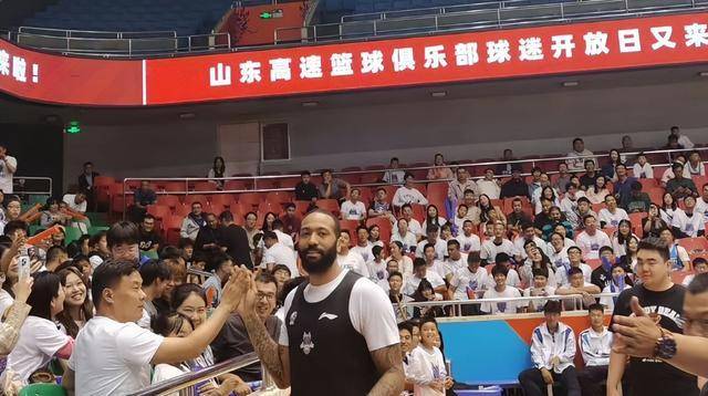 168NBA-山东男篮4分险胜！上海队3连败，福斯特渐入佳境，丁伟出其不意