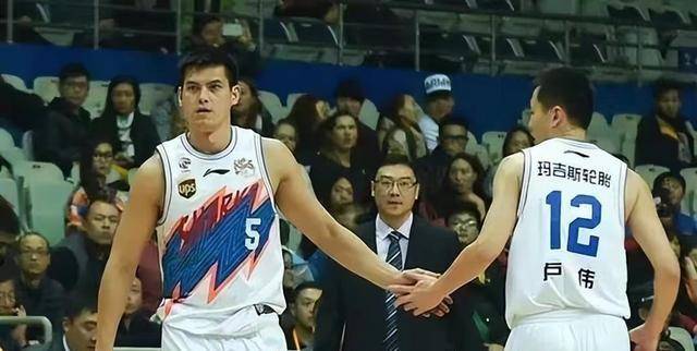 168NBA-杨敬敏因出轨女球迷被禁赛15场，引发热议和关注