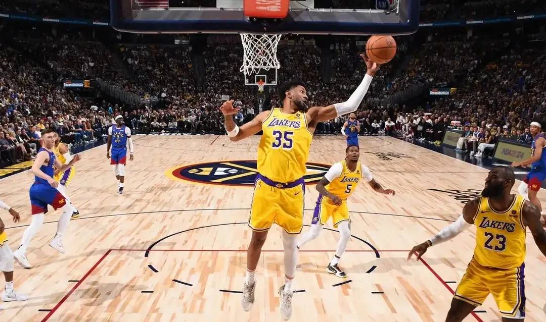 168NBA-詹姆斯21+8，浓眉下半场隐身，约基奇三双，湖人107-119掘金！