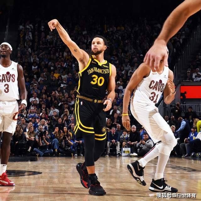 168NBA-勇士负骑士！格林米切尔冲突被驱逐！库里30分，克莱手感低迷