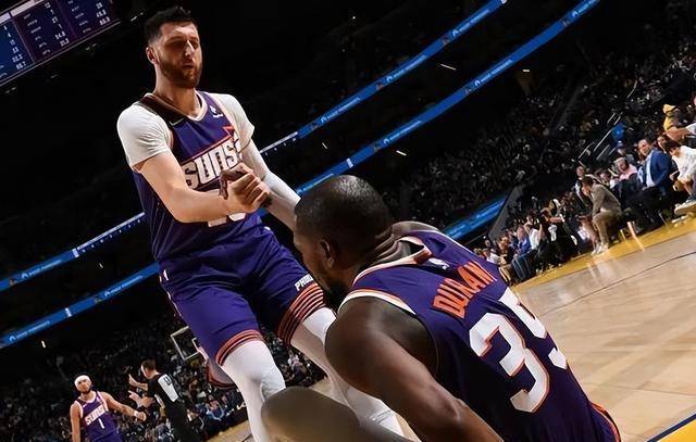 168NBA-努尔基奇在悬崖赛中成为太阳最佳球员，力压杜兰特和比尔