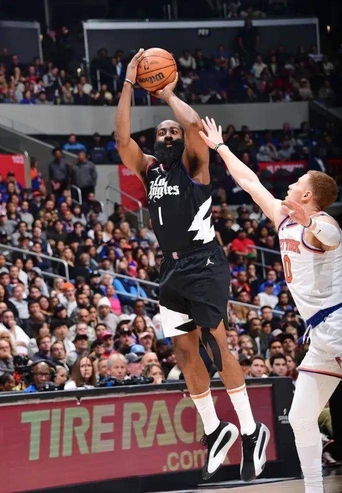 【168NBA】伦纳德36分，哈登12次助攻，快船大胜尼克斯，7连胜排名西部第六