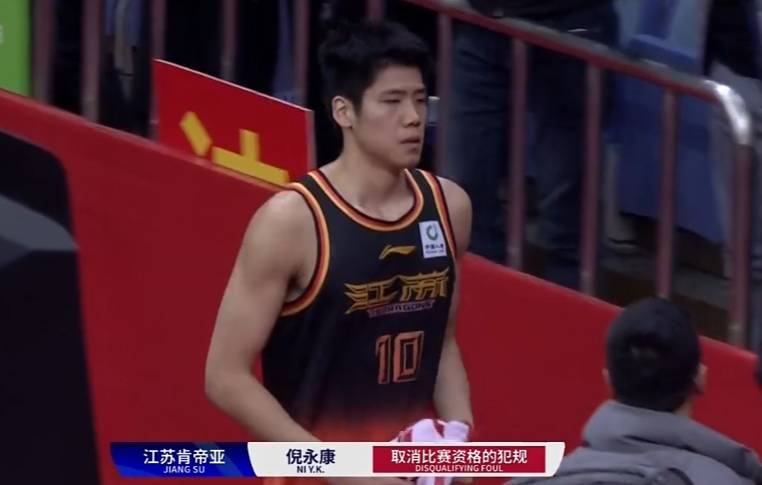 【168NBA】难逃处罚！CBA上演火爆互殴：外援挑衅打人，本土小将疯狂还手