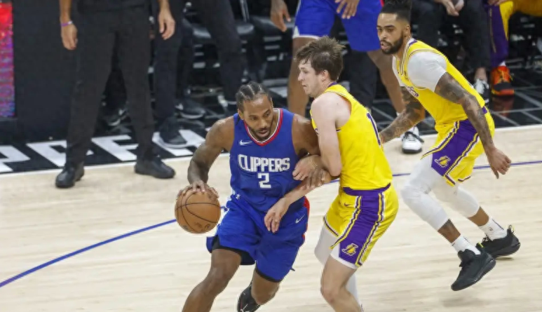 【168NBA】詹姆斯缺阵，湖人输掉洛城德比揪出俩卧底，头孢里夫斯需面壁思过