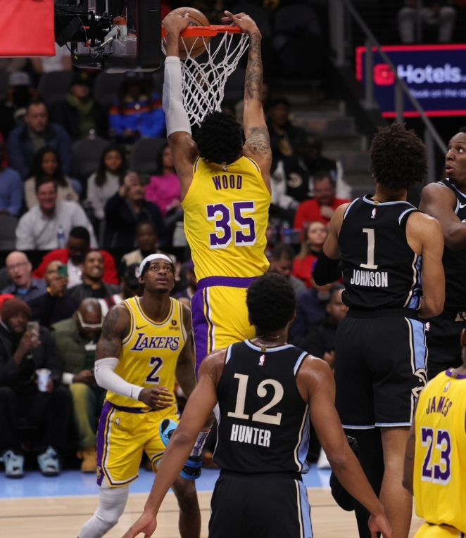 【168NBA】湖人负老鹰遭遇两连败，詹姆斯离总冠军越来越远，湖人会做出如何调整？