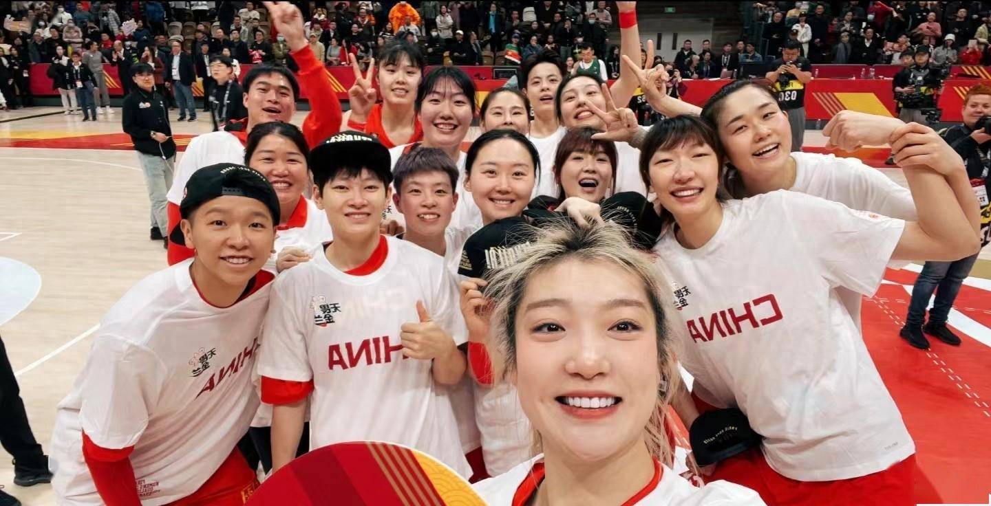 【168NBA】中国女篮更衣室内景曝光！赛后，姚明和大家走进更衣室鼓励全队