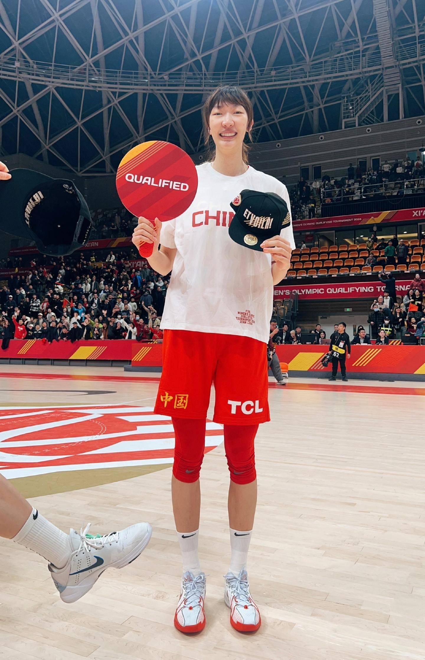 【168NBA】中国女篮更衣室内景曝光！赛后，姚明和大家走进更衣室鼓励全队