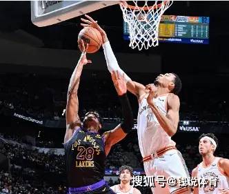 【168NBA】浓眉水拉缺阵！詹姆斯23+14，马刺险胜湖人结束十八连败，文班攻防拉满打爆湖