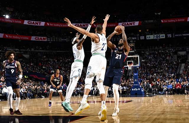 【168NBA】大帝破三英！76人击溃森林狼，马克西护驾，双塔沦为玩具