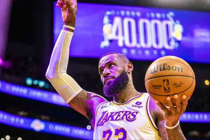 【168NBA】詹姆斯伟大4万分！生涯止步？湖人队：顶薪双核没有争冠能力？