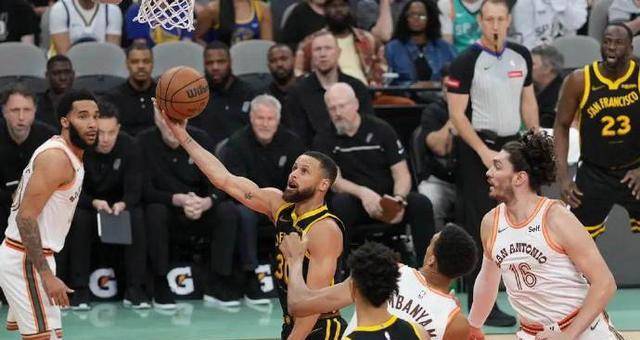 【168NBA】勇士双星库里、格林领军逆转马刺，稳坐附加赛资格