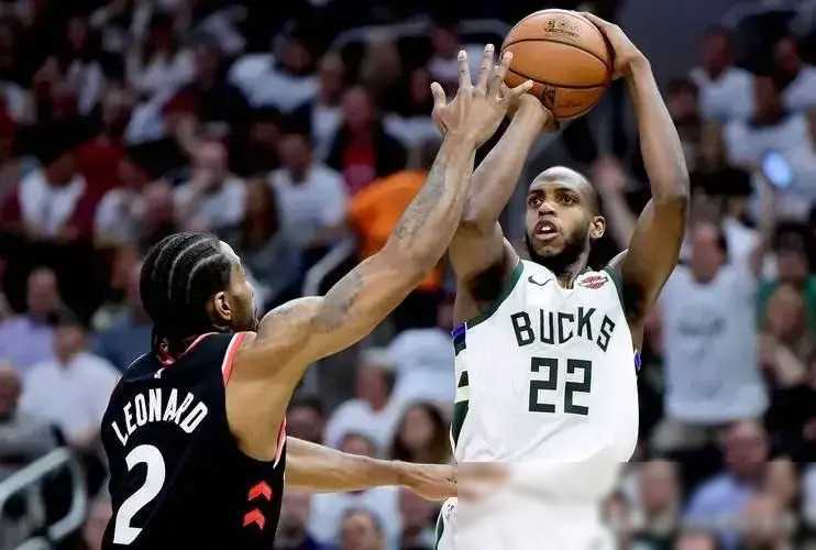 【168NBA】雄鹿专家解析利拉德伤情存疑，密尔沃基恐难圆梦