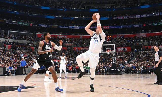 【168NBA】东契奇闪耀！快船与独行侠大战，扭转劣势夺得胜利！