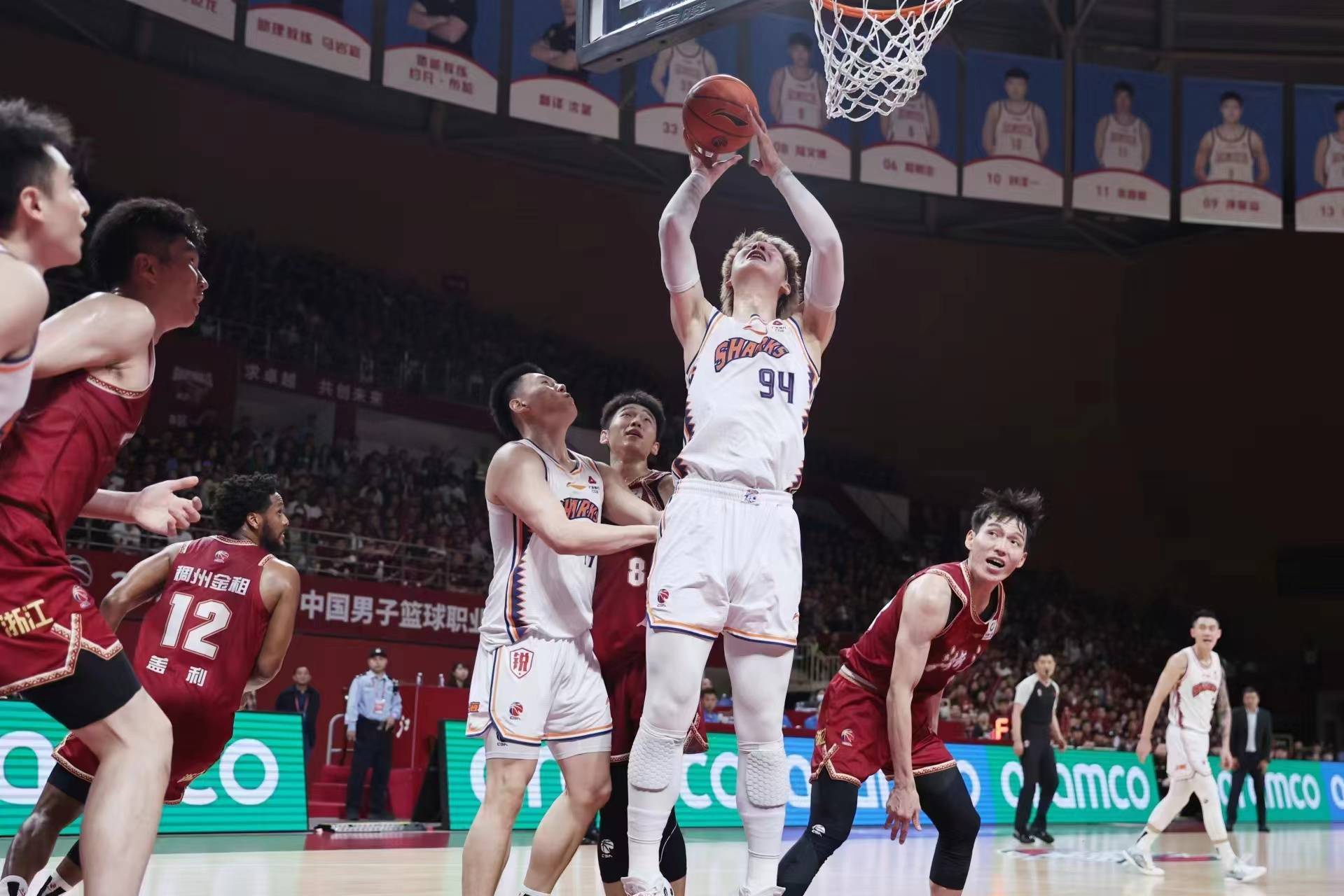 【168NBA】纵观CBA｜上海男篮为未来交学费，一步一台阶学会成长