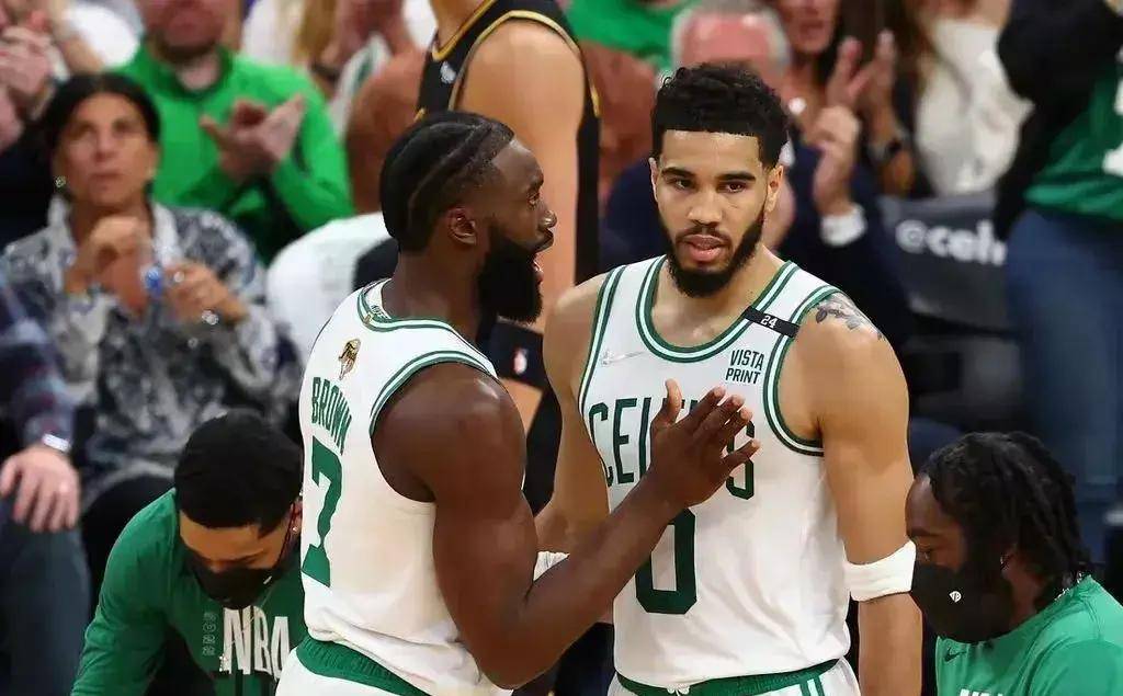 【168NBA】凯尔特人4-0横扫步行者，塔图姆发挥最佳，东决MVP却颁给布朗