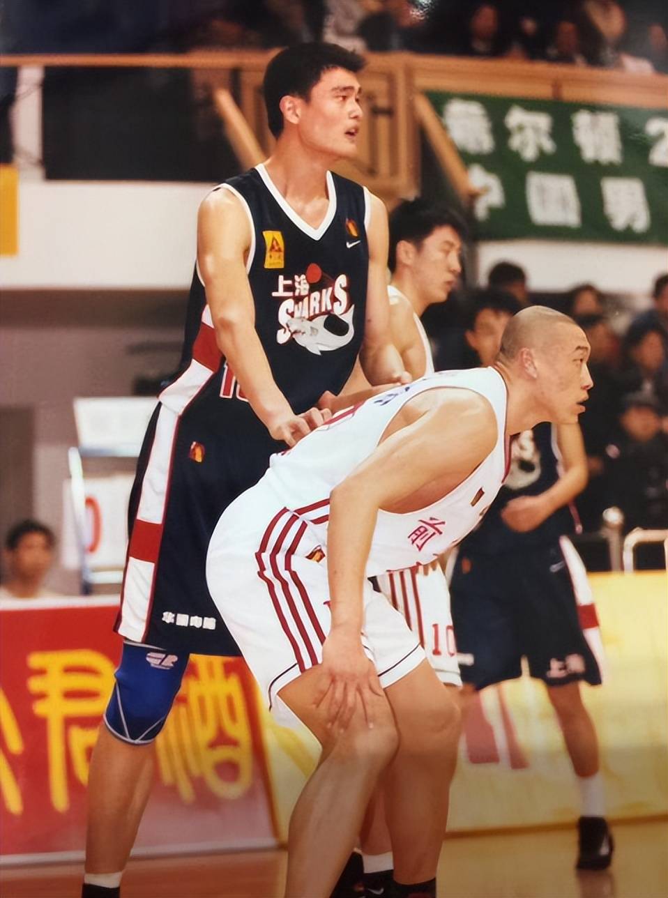 【168NBA】张子宇姚明谁更强？前国手竟说大姚被碾压：他在NBA都非顶级中锋