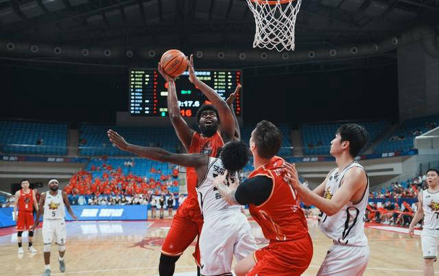 【168NBA】NBL榜首争霸：香港金牛对阵安徽文一，琼斯对决约翰逊