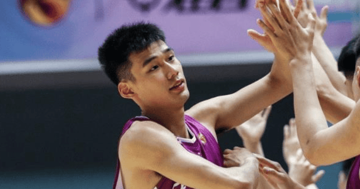 【168NBA】CBA青训真不行了？清华狂胜龙狮U21近30分 天才前锋预定明年状元