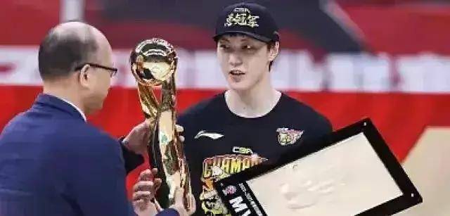 【168NBA】CBA新赛季看好四位后场选手，他们也极有可能夺CBA常规赛MVP！