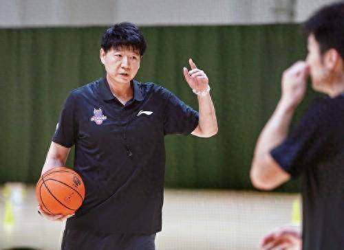 【168NBA】山东高速男篮举行媒体公开课，邱彪：打出团队篮球，必须重返季后赛