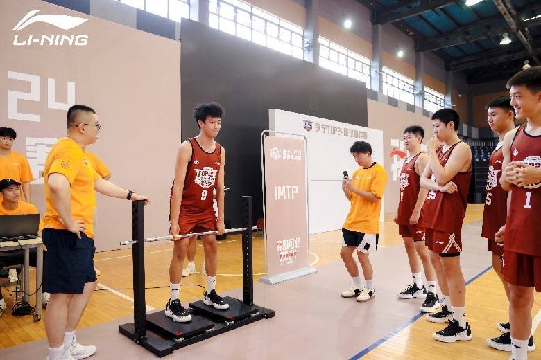 【168NBA】当巴特勒现身中学生开学典礼，一场属于中国青少年的篮球洗礼