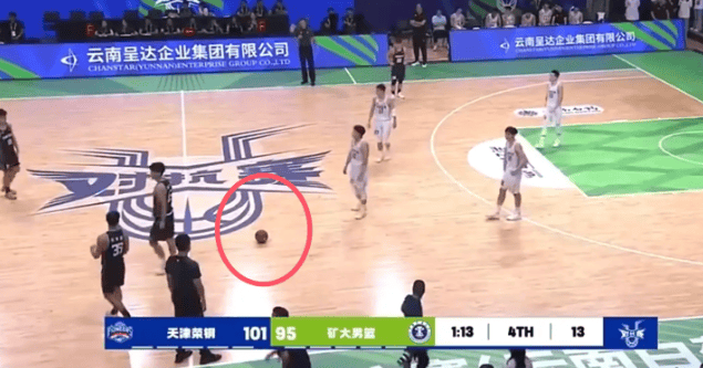 【168NBA】重磅曝光！中国篮球两大荒唐瞬间，裁判乱吹成笑柄，职业队自废武功