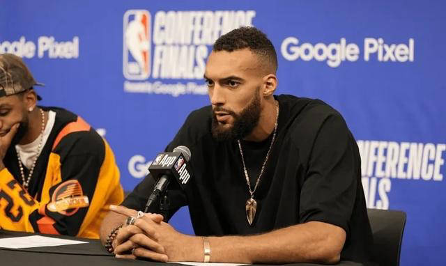 【168NBA】NBA焦点：库里训练照曝光、穆雷掘金续约详情与詹姆斯自嘲